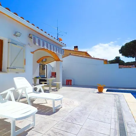 Con Piscina Privada, Aire Acondicionado Y Wifi Cerca De Playa - 3 Habitaciones, 2 Banos - Es-325-15 *