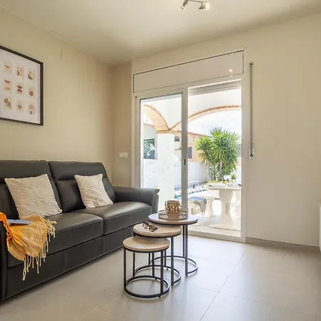 Con Piscina Privada, Aire Acondicionado Y Wifi Cerca De Playa - 3 Habitaciones, 2 Banos - Es-325-15 *